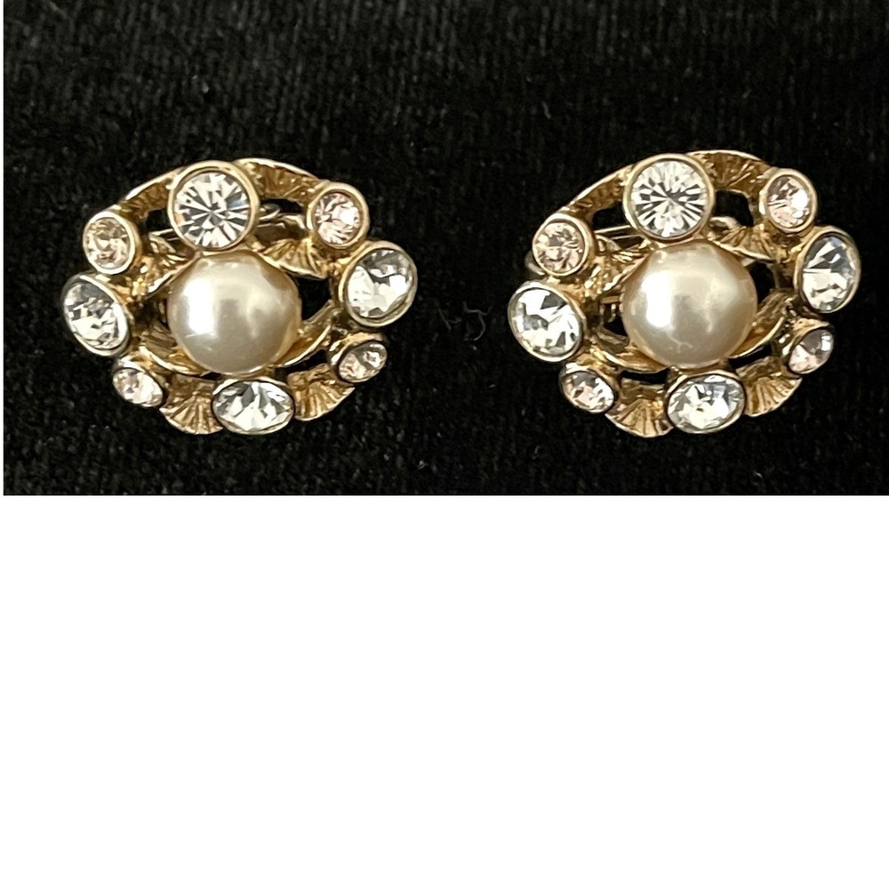 Givenchy Earrings Faux Pearl Rhinestones Halo Gold Tone Clip-On Studs Vintage - Picture 2 of 9